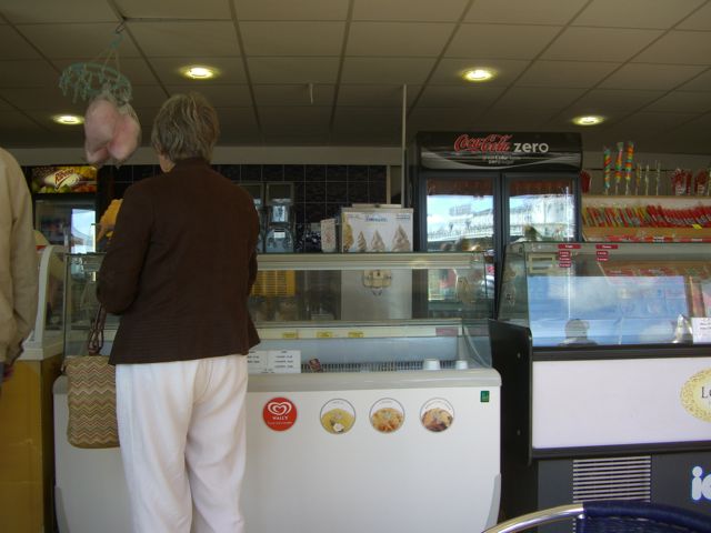 Sue buys ice cream