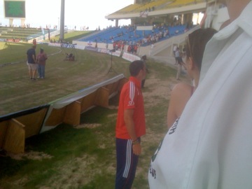 Kevin Pietersen speaks to the crowd, Perhaps the game will restart at the old 